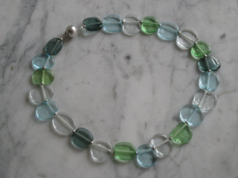 handgewickelte Glasperlen, flach gedr�ckt, Magnetverschlu� versilbert, L�nge 49cm