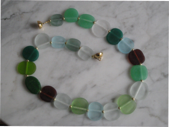 handgewickelte Glasperlen, flach gedr�ckt, Zwischenteile kleine versilberte K�gelchen,  Magnetverschlu� vers. L�nge 45cm