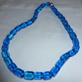 Glasperlen handgewickelt. Magnetverschlu� versilbert. Kettenl�nge ca 50cm